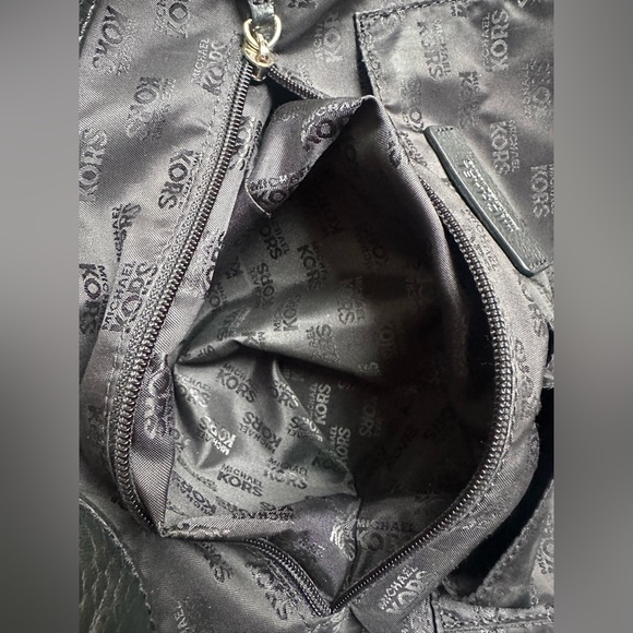 Michael Kors black shoulder bag with gold hardware - Picture 11 of 11